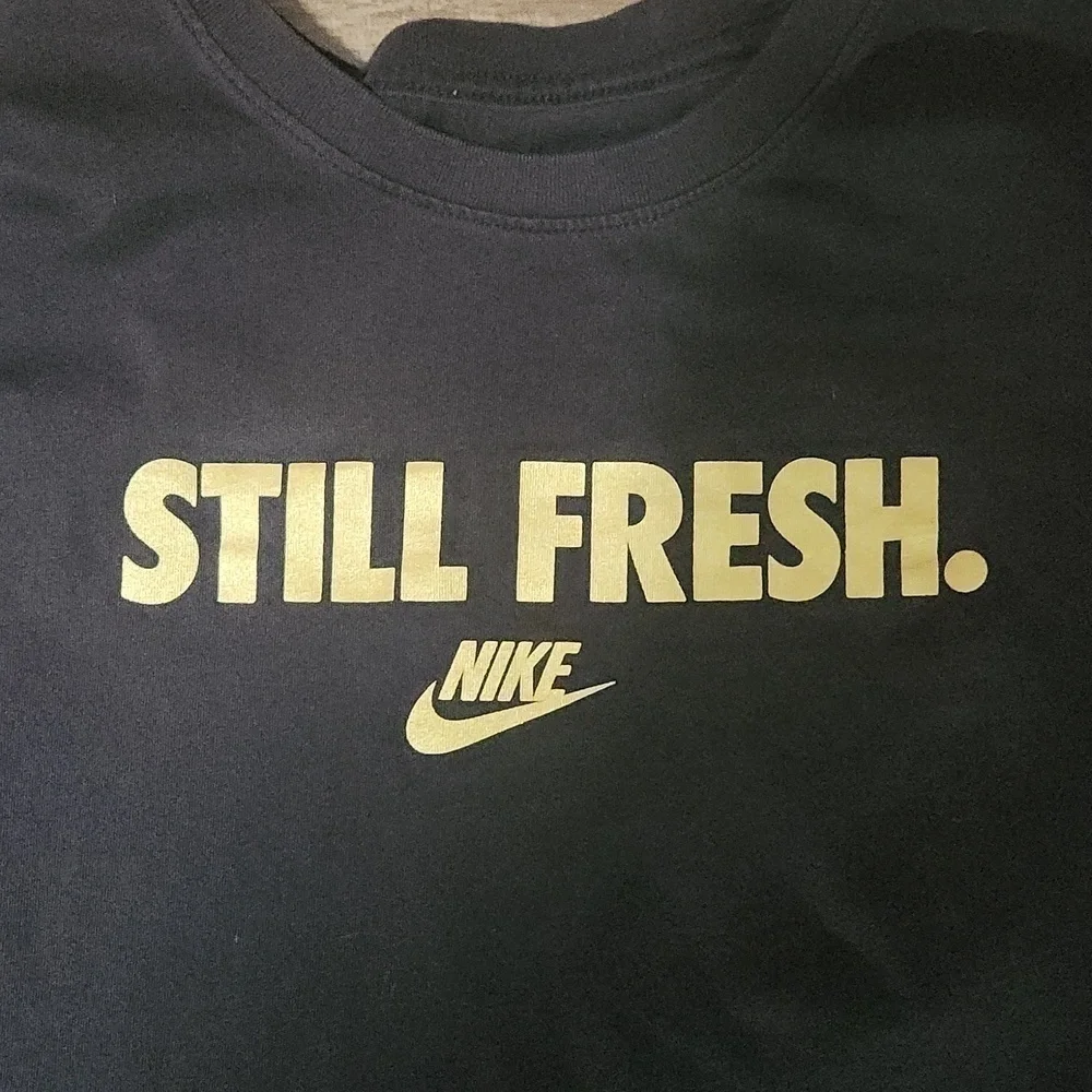 NIKE Tee Still Fresh Black and Gold Vintage T-shirt Size XL